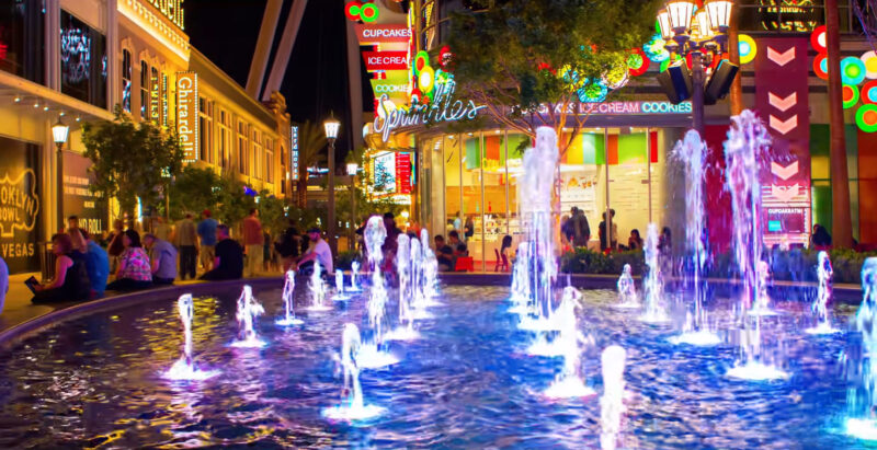 Las Vegas pool and fountain next to a restaurant