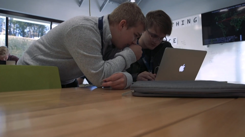 Students collaborate closely at Bentonville Ignite