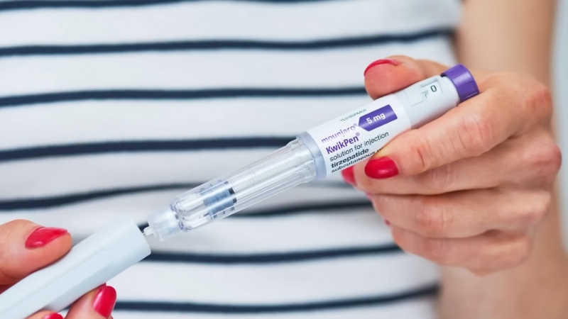 Mounjaro injection pen prepared for a 5 mg dose