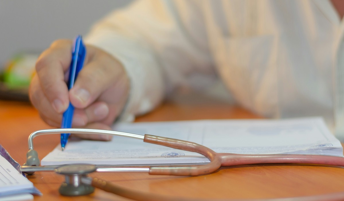 Doctor signing documents. An image visualize new Medicare Advantage premiums changes for 2027.
